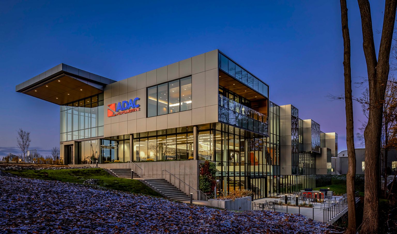 A Corporate Treehouse in the Woods Integrated Architecture