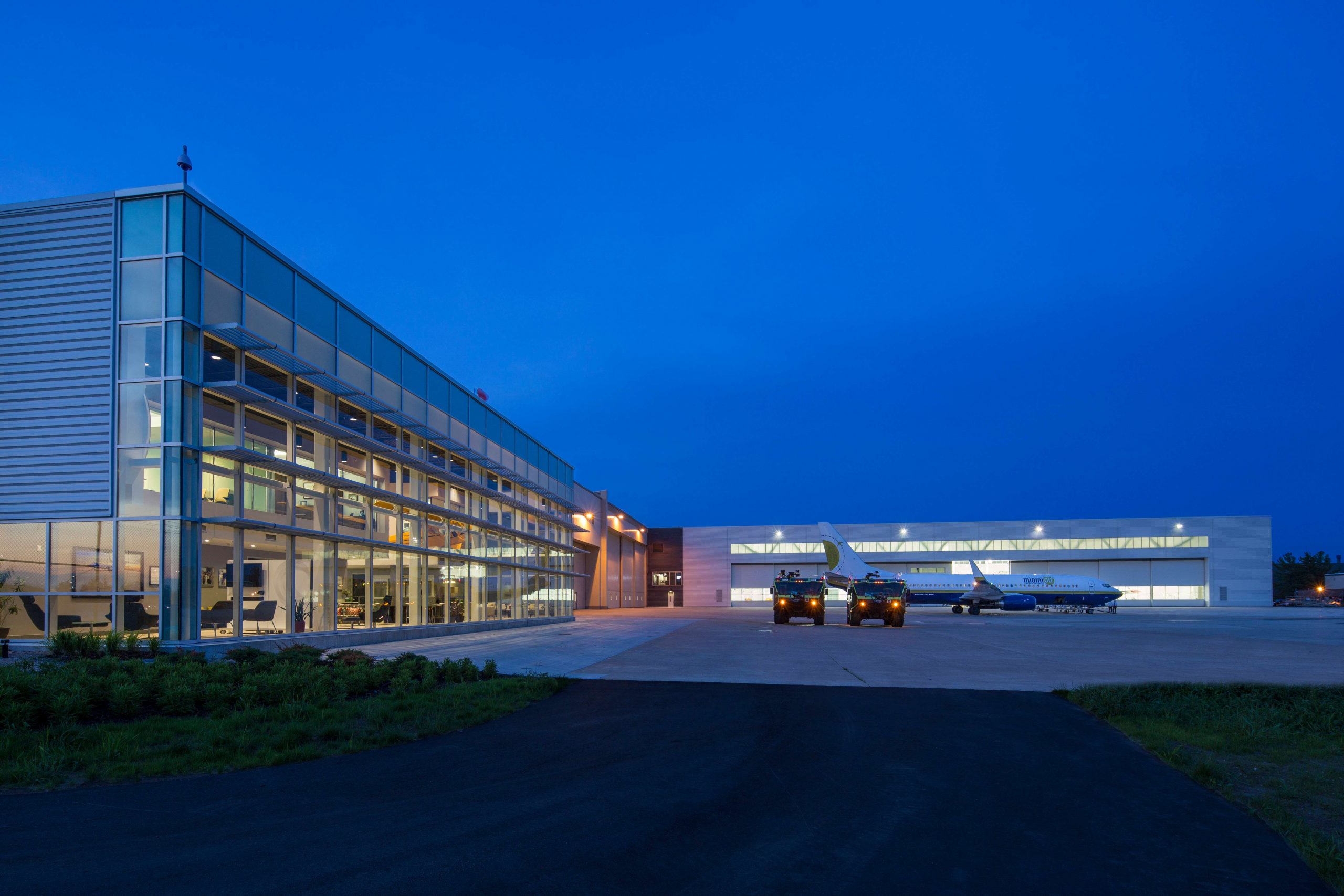 Amway Corporate Hangar - Integrated Architecture
